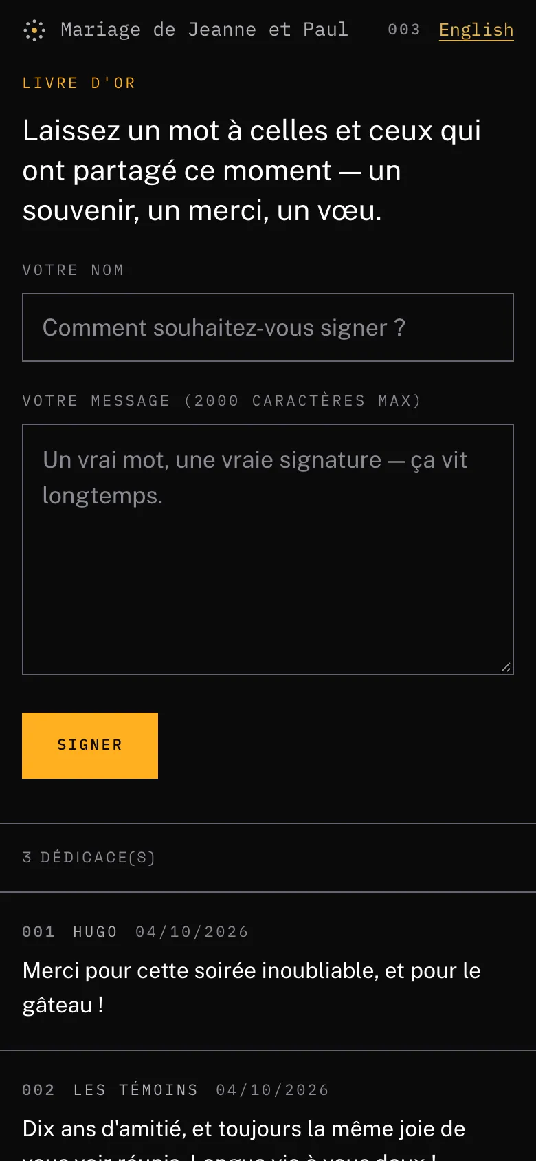 Le livre d'or avec les mots déjà laissés par les invités et le formulaire pour signer